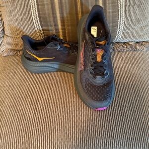 Ladies Hoka Mach 6 Sz 7.5